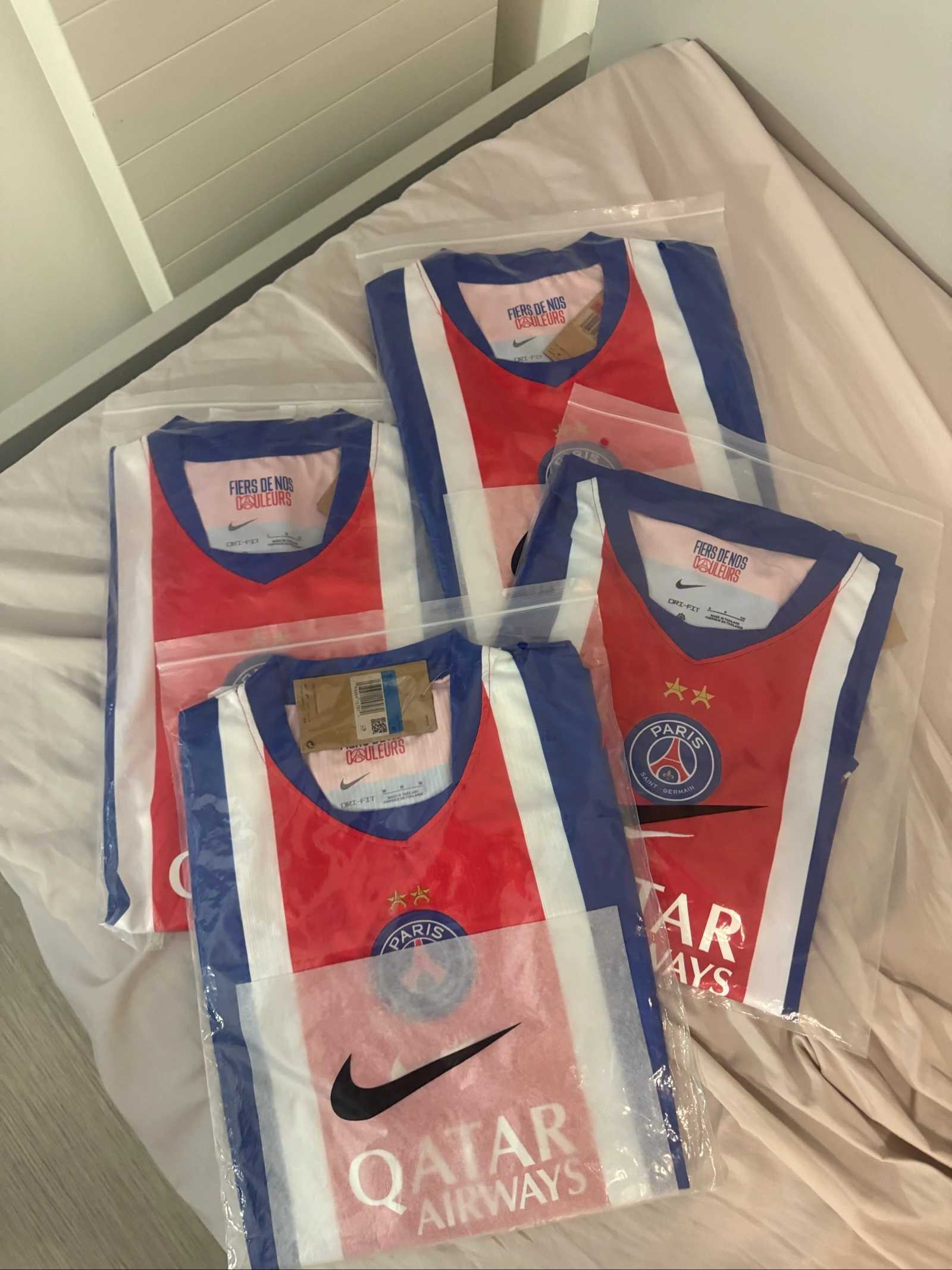 Lot 4 maillots psg